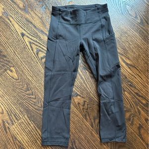 Lululemon cropped black leggings. Size 4
